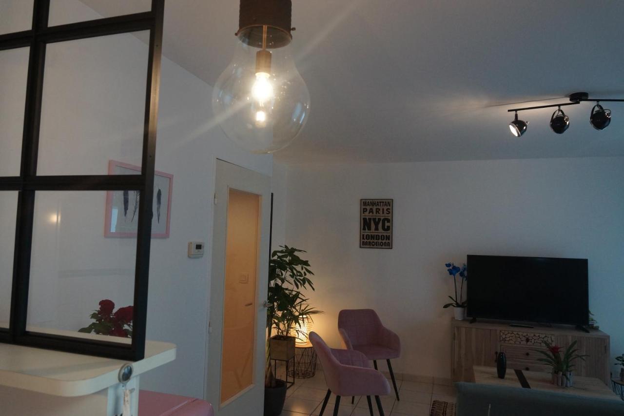 Le Pompidou T2 Pour 2 A 4 Pers Avec Parking Prive & Balcon Place Ney Анже Экстерьер фото